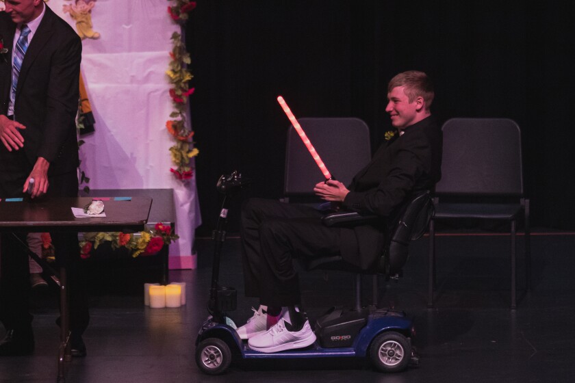 9-19-22HomecomingCoronation-5.jpg