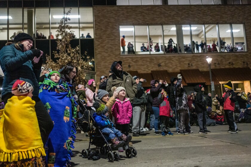 112621-HERE-COMES-SANTA-2397.jpg