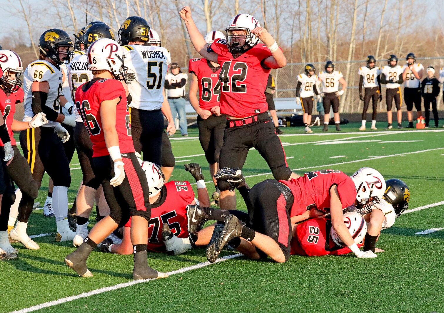 Pierz Football vs New London-Spicer Gallery (2).jpg