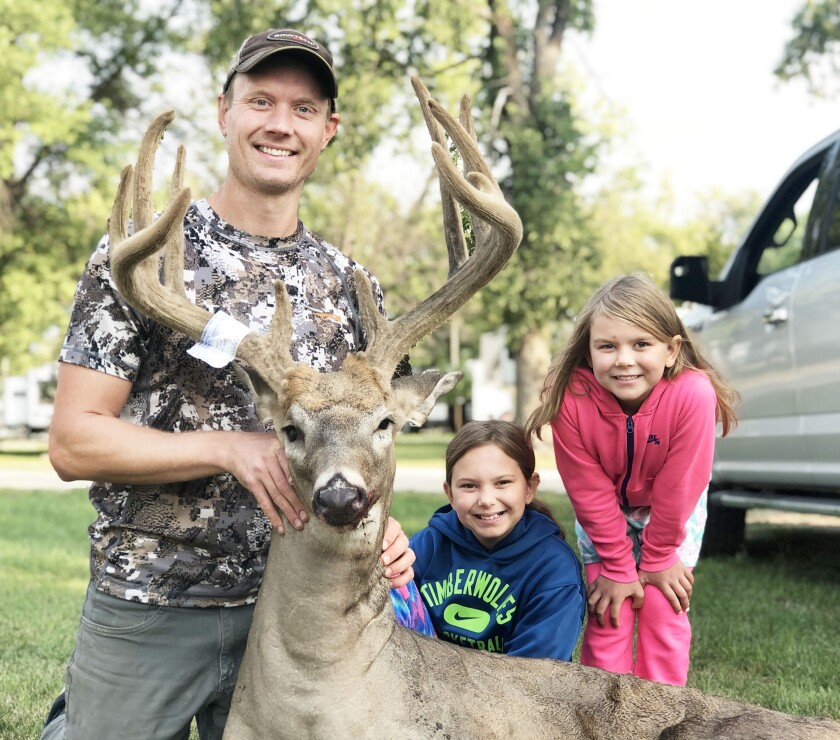 Buck 5807.jpg