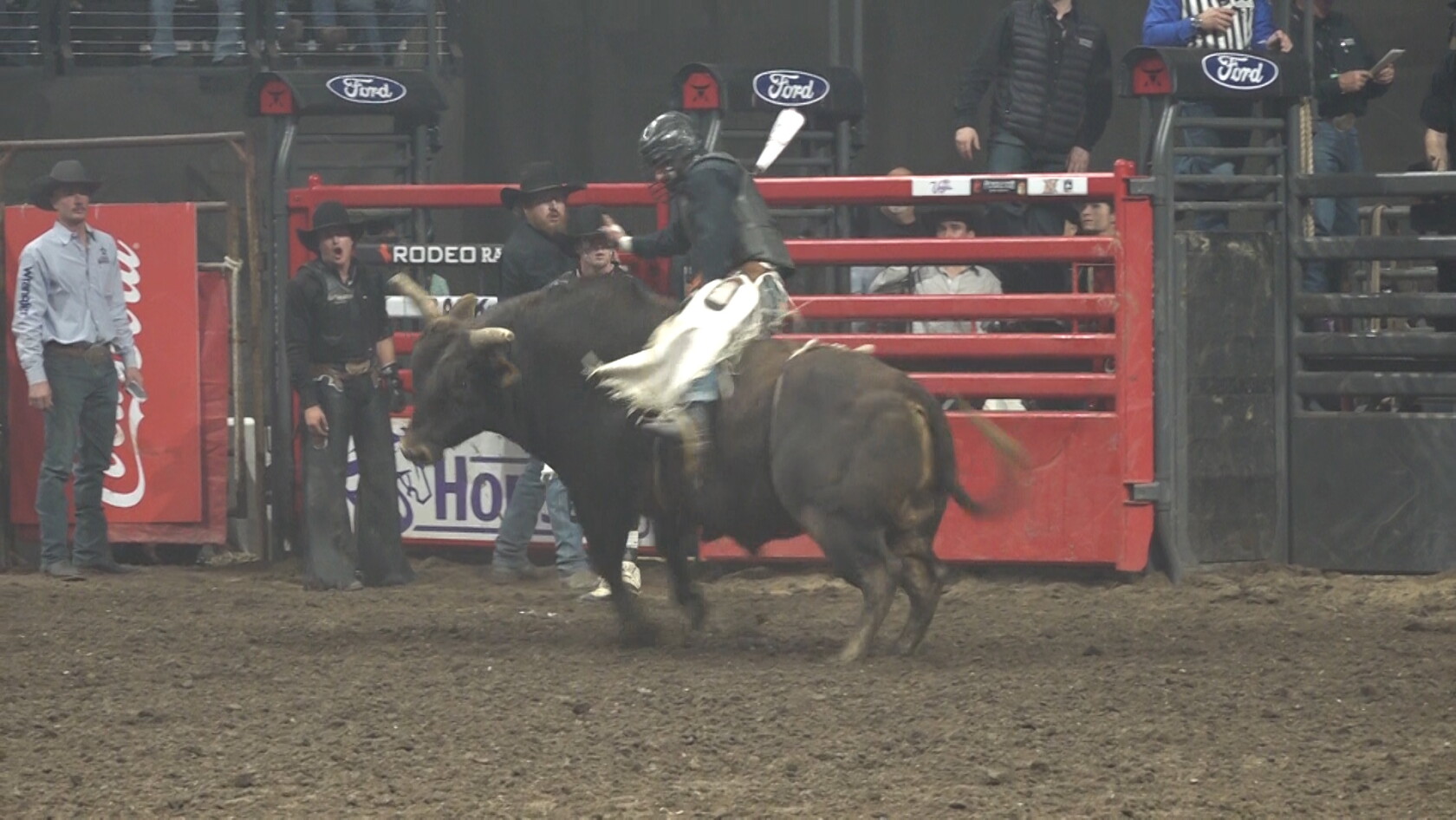 Gray Bull Rodeo Eagle Butte cowboy Teigan Gray wins Xtreme Bulls title at Rodeo Rapid ...