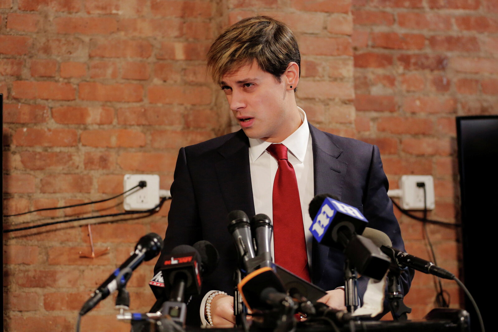 Milo Yiannopoulos Resigns From Breitbart News Amid Pedophilia Controversy milo-yiannopoulos-resigns-from-breitbart-news-amid-pedophilia-controversy