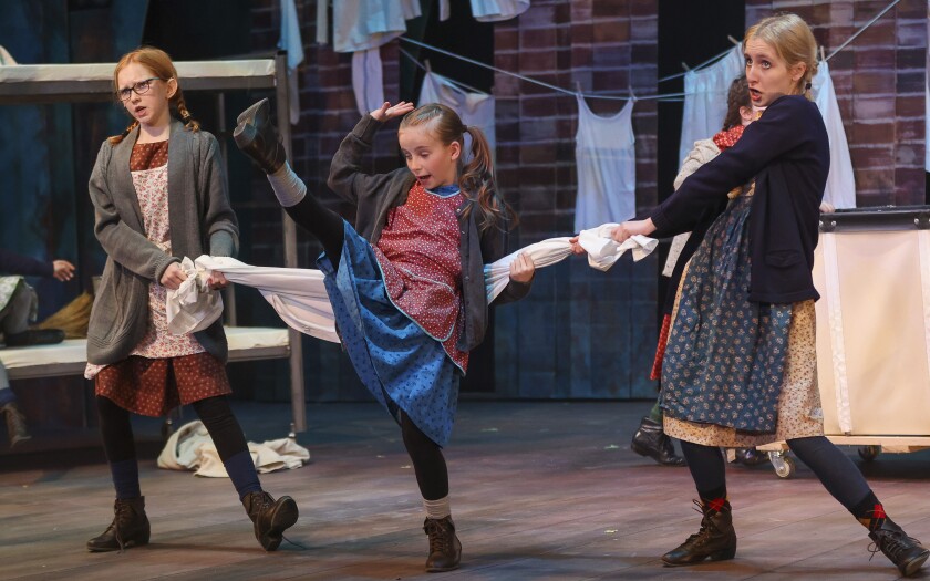111821.F.DNT.ANNIE.C06.jpg
