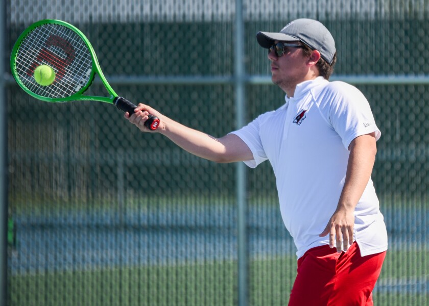 Willmar Cardinals Boys Tennis v porovnaní s tenisom Osakis Boys, 050525-4.jpg