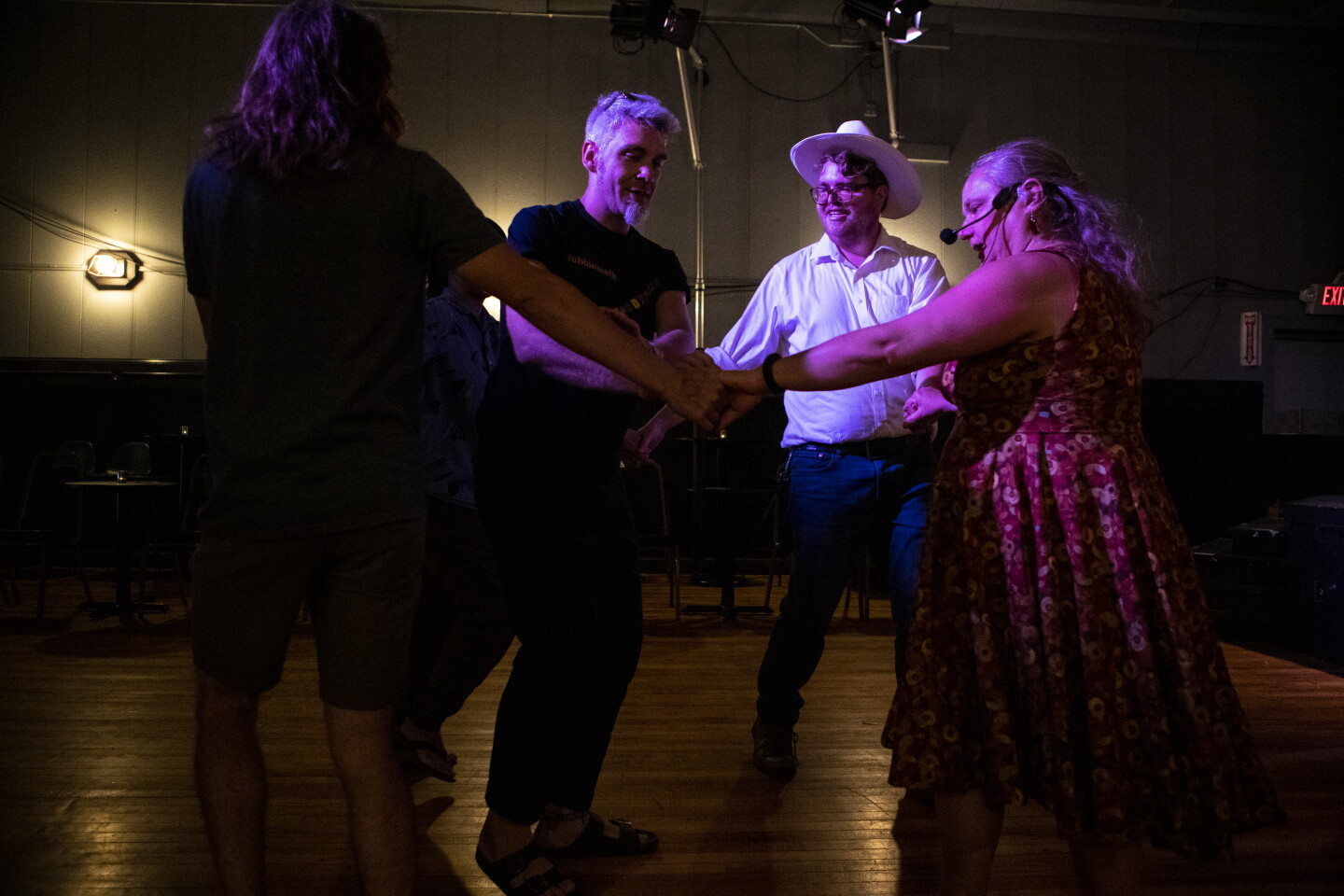 Os dançarinos praticam no Little Theatre Auditorium em New London no sábado, 23 de julho de 2022.