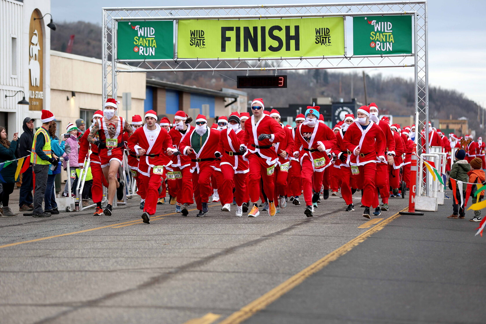 Santa Run Layout Photos and video: Run, Santas, Run! - Duluth News Tribune | News ...
