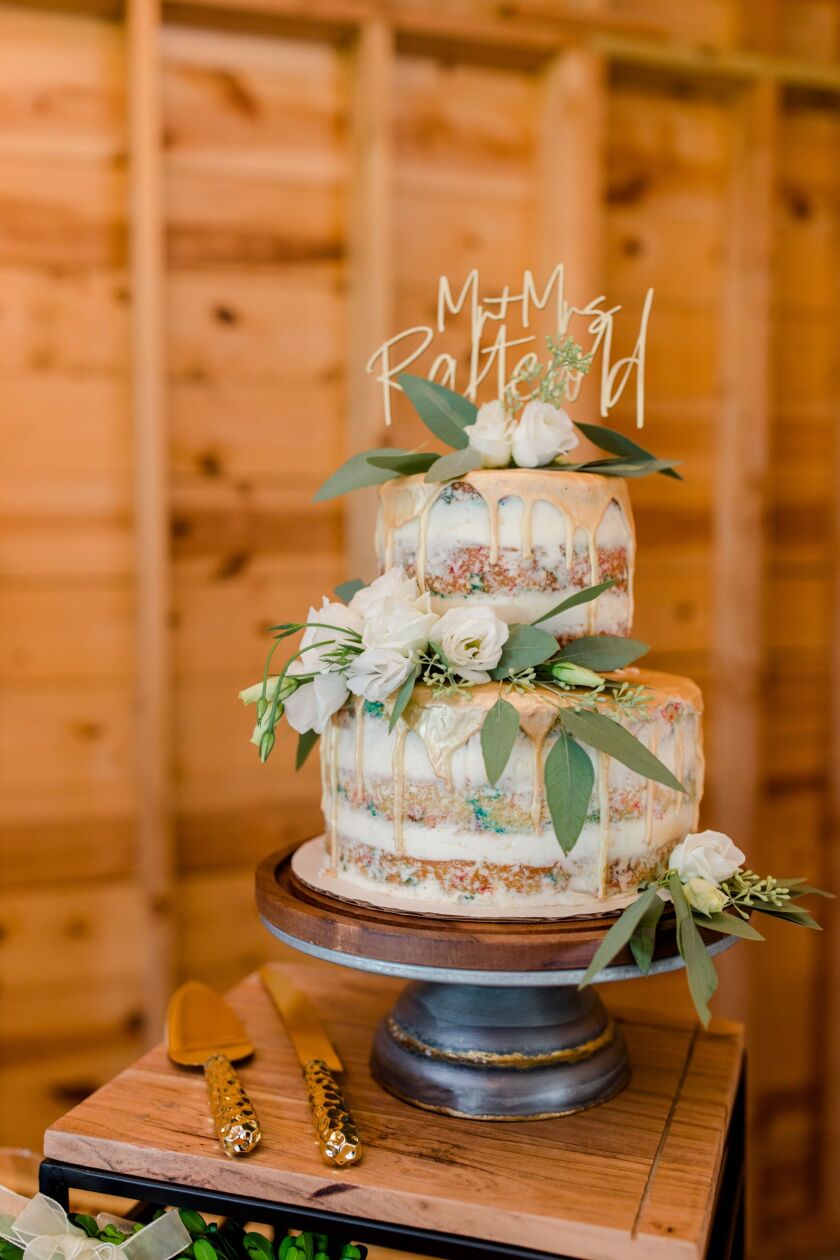081421.B.FF.WEDDING-CLOSERS-cake.jpg
