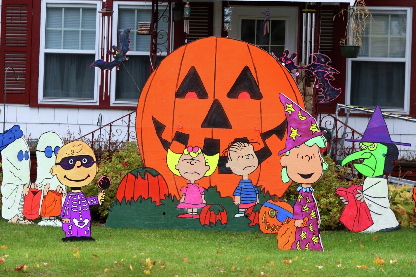 Peanuts characters time for Halloween and the love for New York