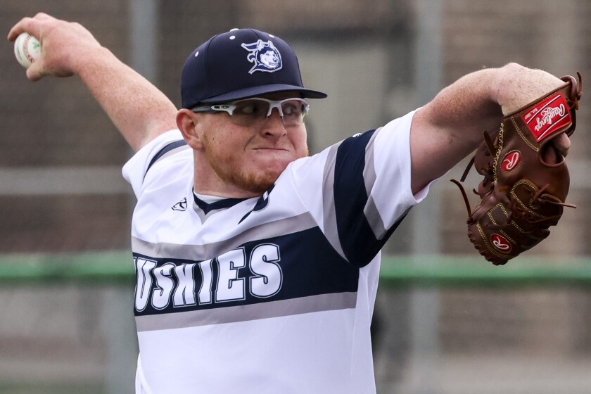 Huskies overwhelm Mud Puppies in 2022 home opener at Wade Stadium