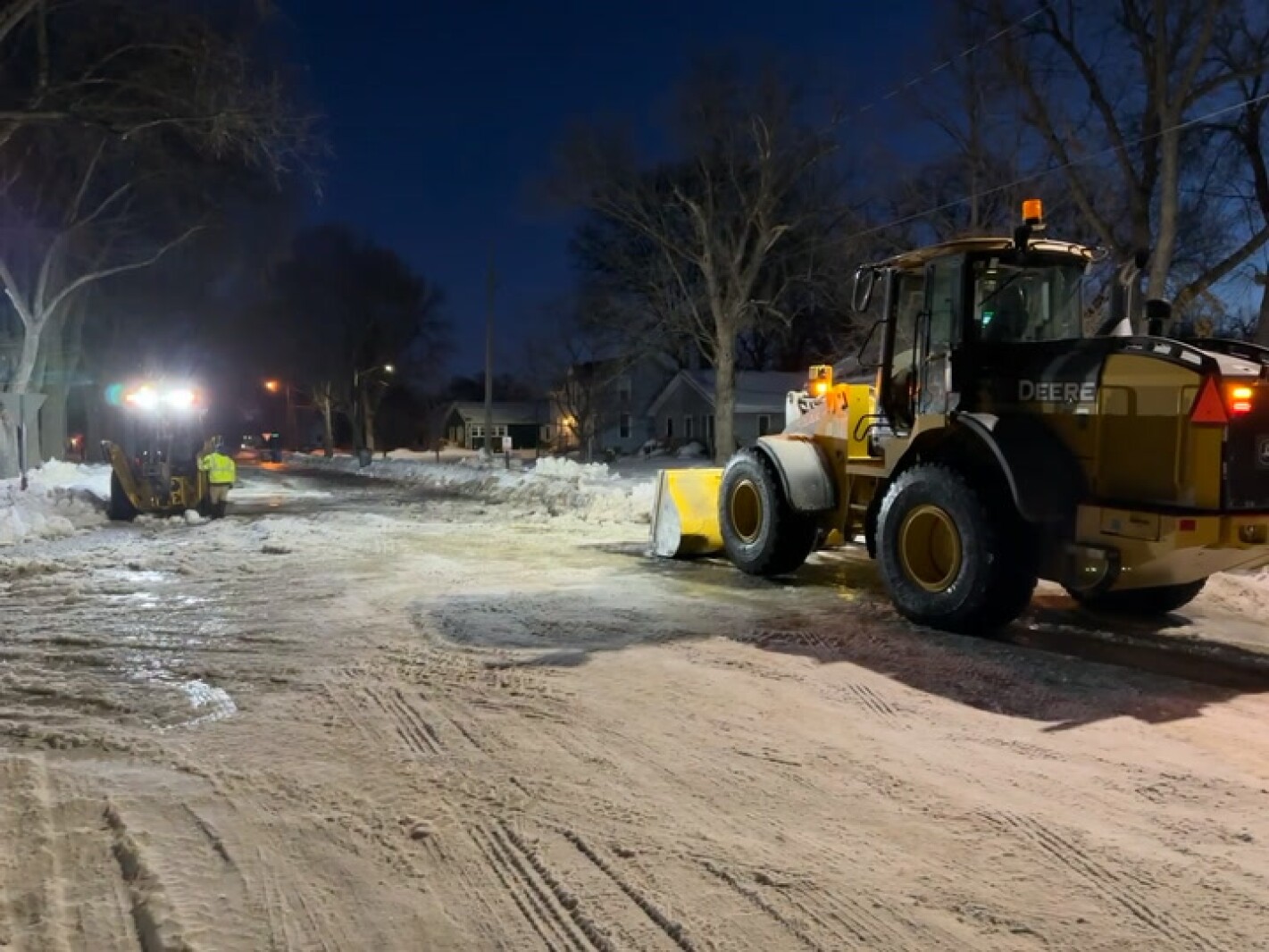 Crews respond to two water main breaks in Moorhead InForum Fargo, Moorhead and West Fargo