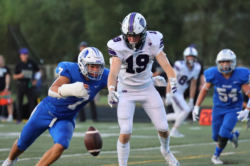 Brainerdův Drew Herkenhoff v pátek 29. srpna 2025 v Brainerd rozbije hru proti Buffalu.