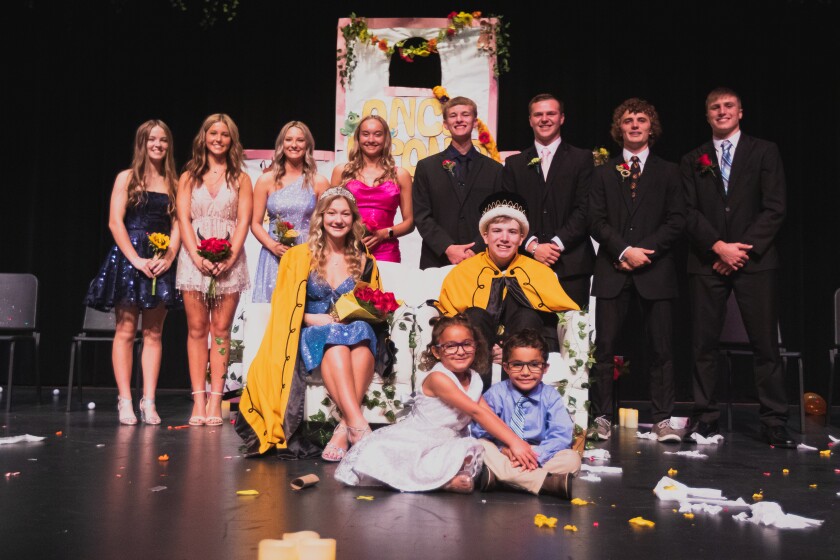 9-19-22HomecomingCoronation-29.jpg