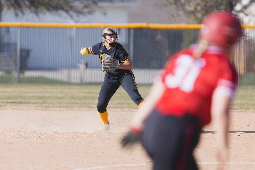 5-9-23MHSvsYanktonSoftball-8.jpg