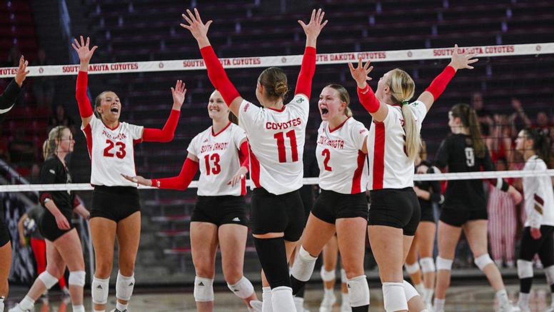 USD Coyotes Hold Off South Dakota State In Thrilling Summit League usd-coyotes-hold-off-south-dakota-state-in-thrilling-summit-league