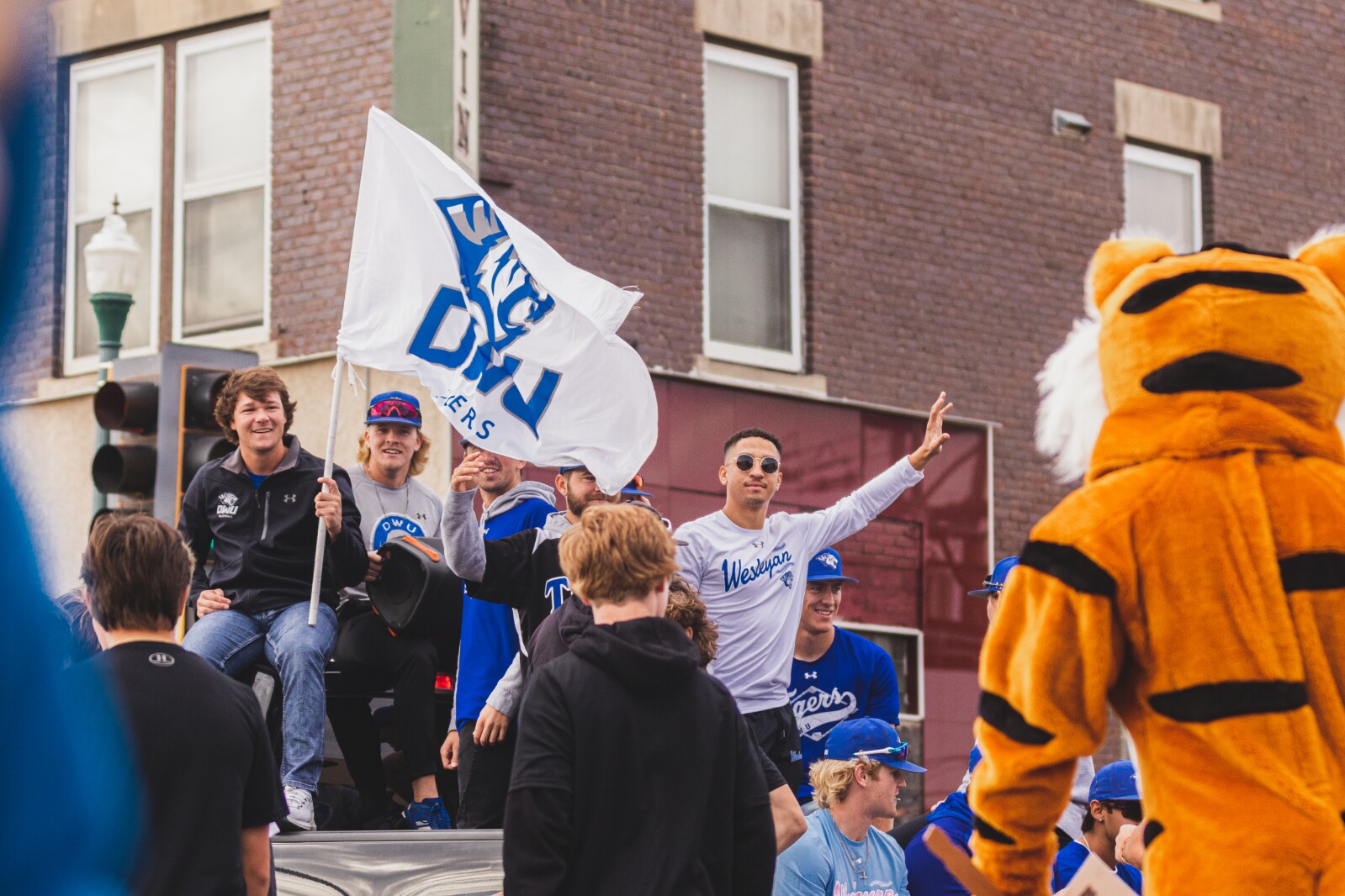 10-1-22DWUBlue&WhiteDaysParade-17.jpg