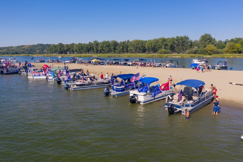 sandbar boats.jpg