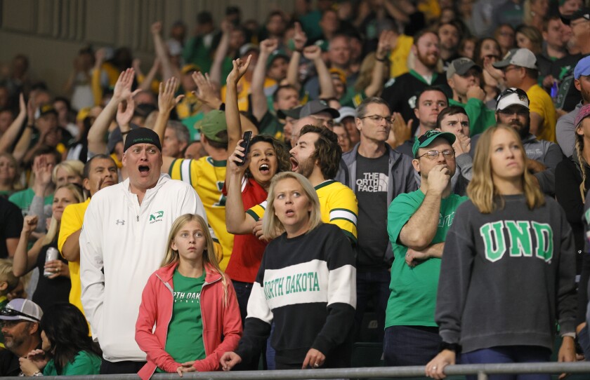 10031921.S.FF.NDSUfootball.04.jpg