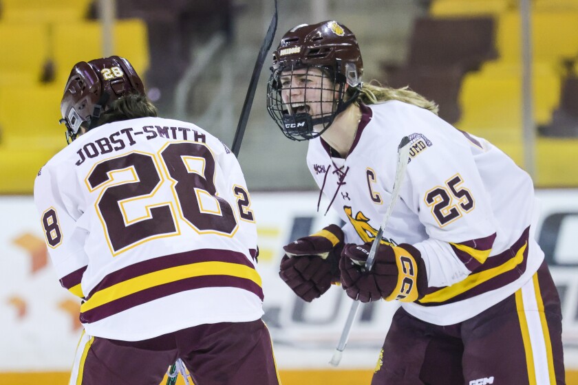 college women play ice hockey