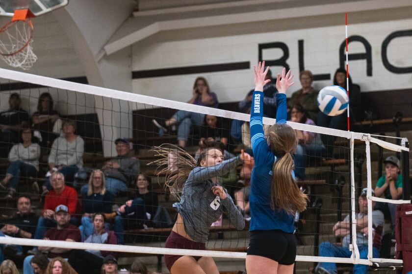 11-1-22PrepVolleyballHansonvsPlatte-Geddes-17.jpg