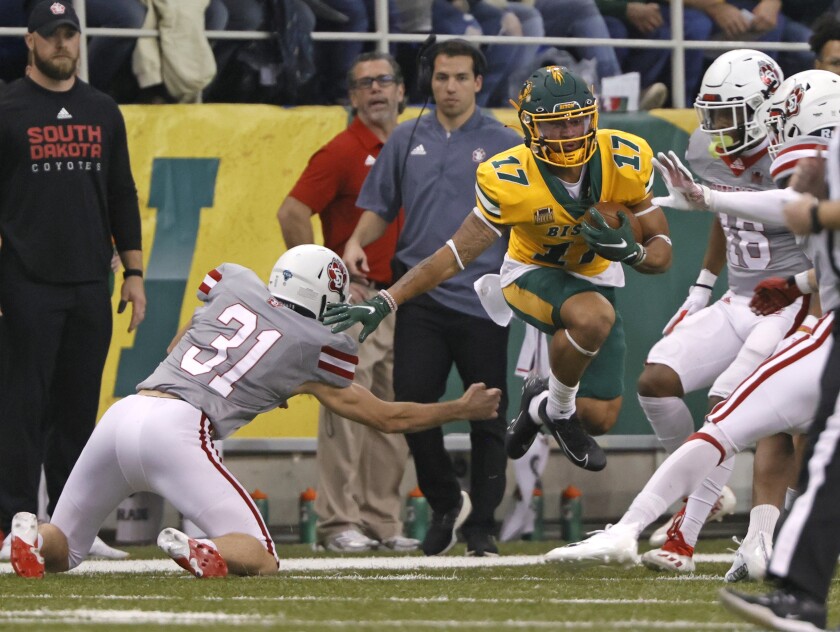 111821.S.FF.NDSUfootball.06.jpg