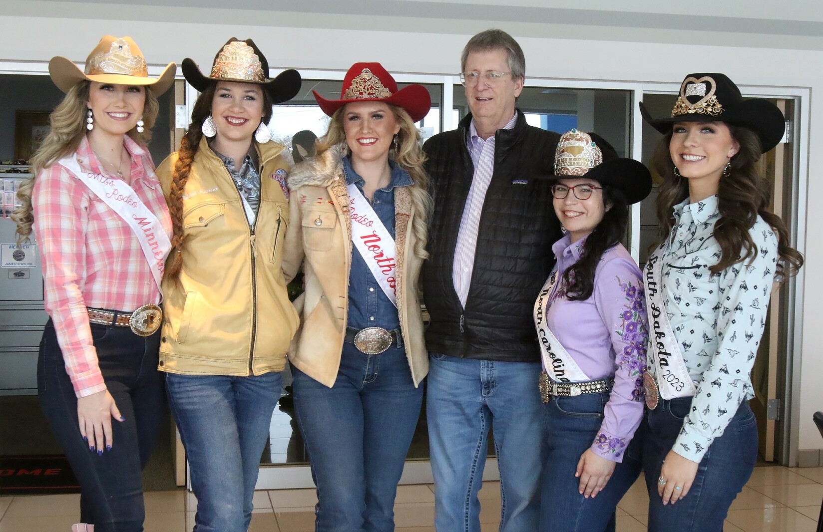 Visiting rodeo queens - Jamestown Sun | News, weather, sports from ...