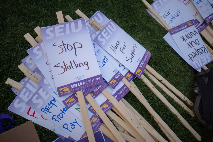 Food Service Workers Picket