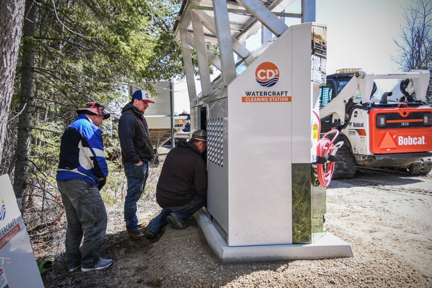 051122.N.BP.AIS-3.jpg