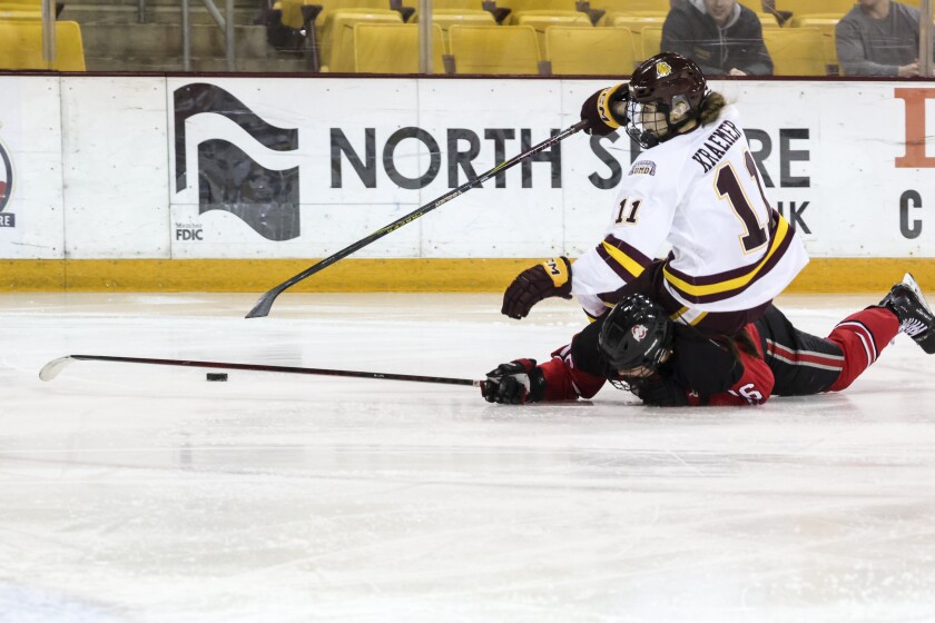 college women play ice hockey
