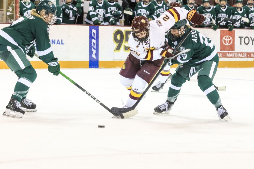 college women play ice hockey