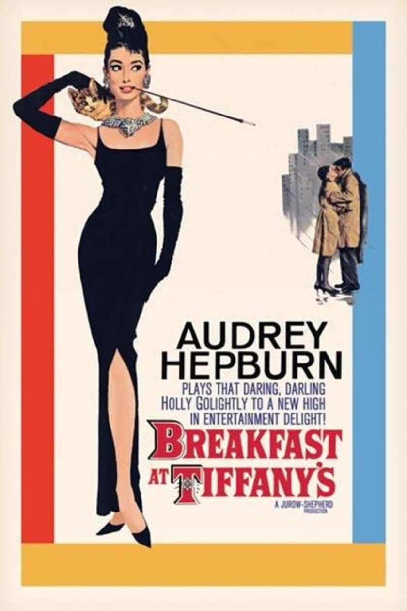 Cartaz de lançamento teatral de "Café da manhã na Tiffany's," estrelado por Audrey Hepburn. O texto diz Hepburn "interpreta aquela ousada e querida Holly Gonightly em um novo nível de prazer de entretenimento!"