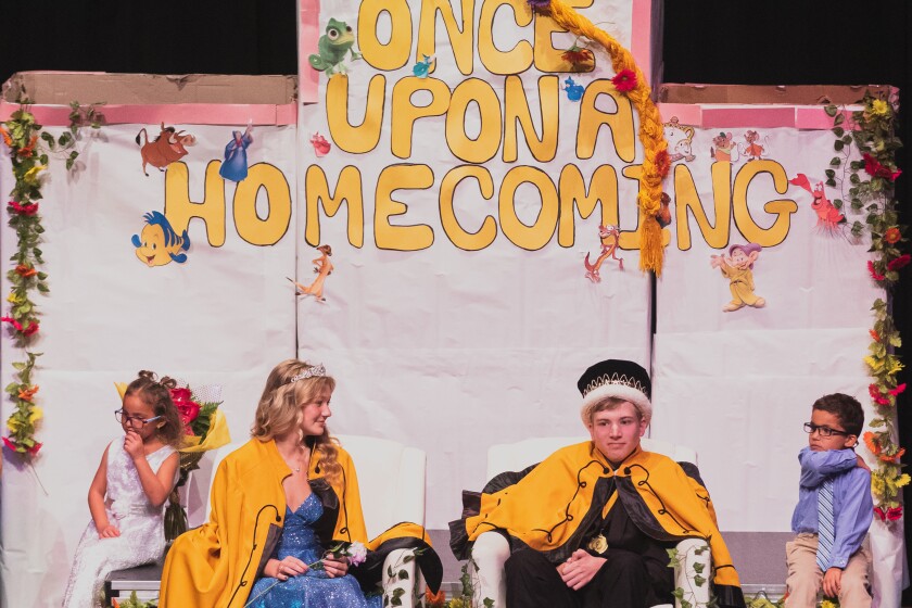 9-19-22HomecomingCoronation-15.jpg