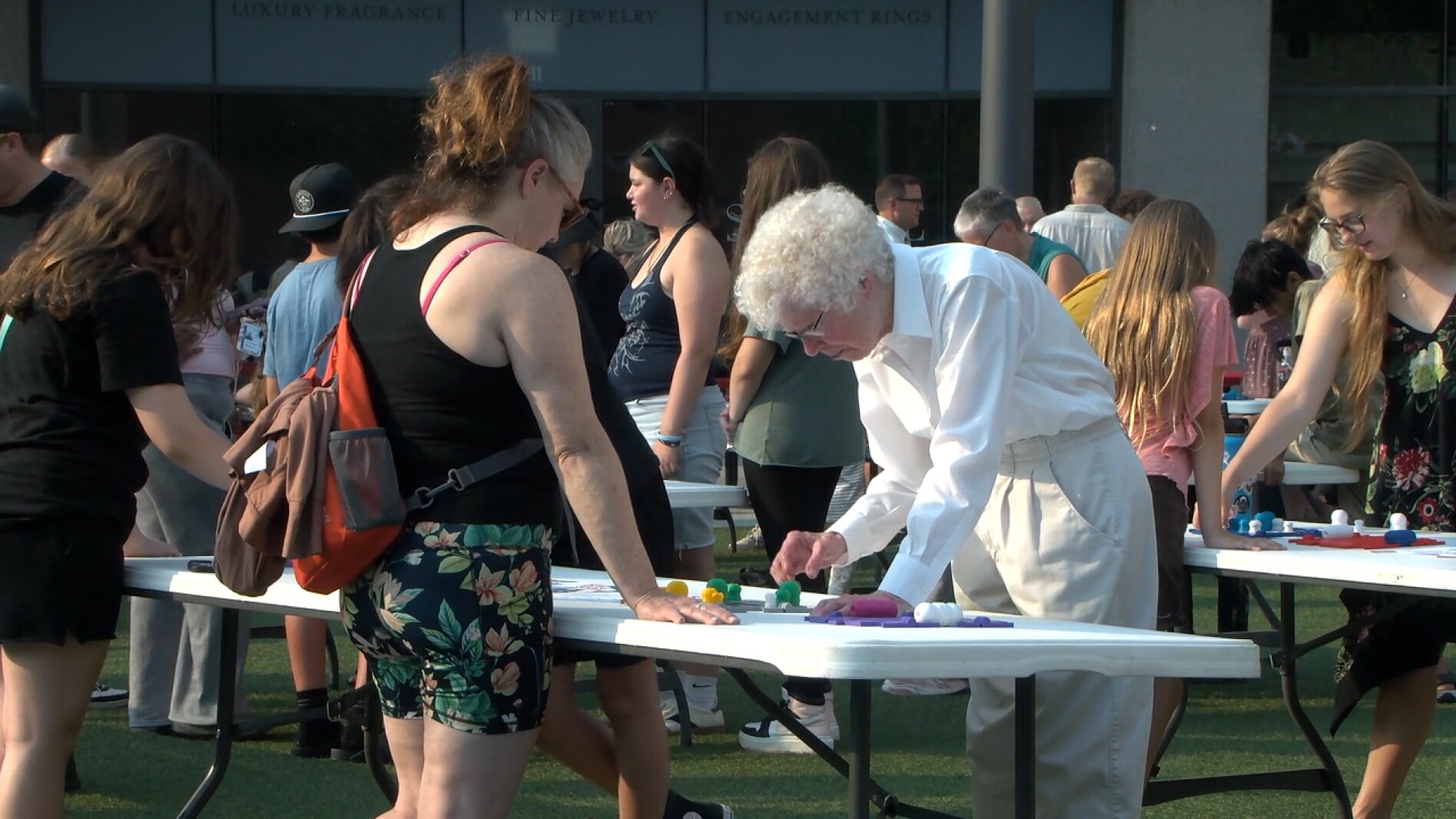 Broadway Square hosts tic-tac-toe world record attempt