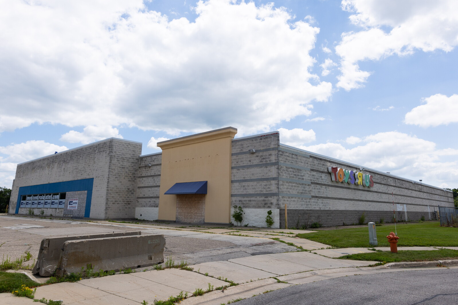 Acme Tools Rochester Mn From toys to tool: Acme Tools buys ex-Toys 'R' Us building for $4.8 ...