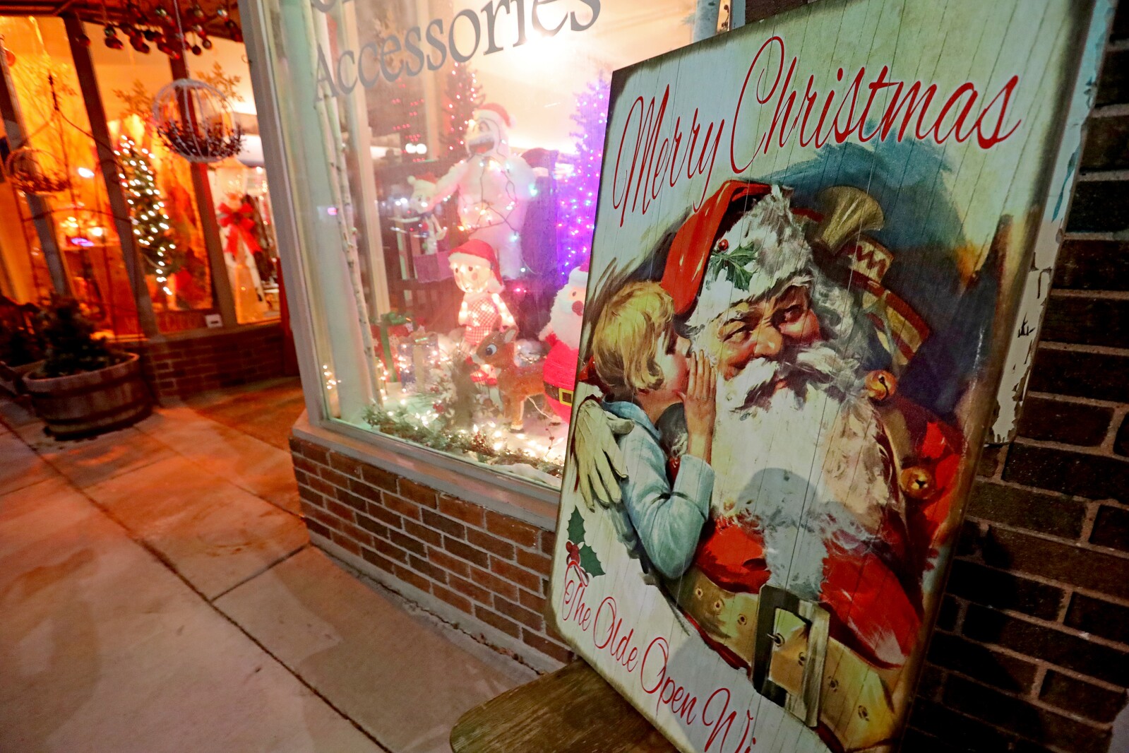 Hometown Holidays Window Walk and Tree Lighting Gallery (25).jpg