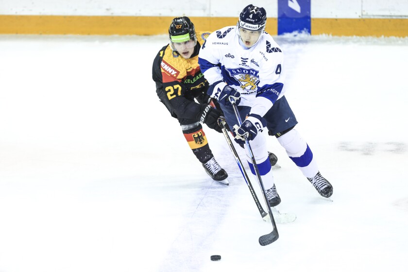 men play ice hockey