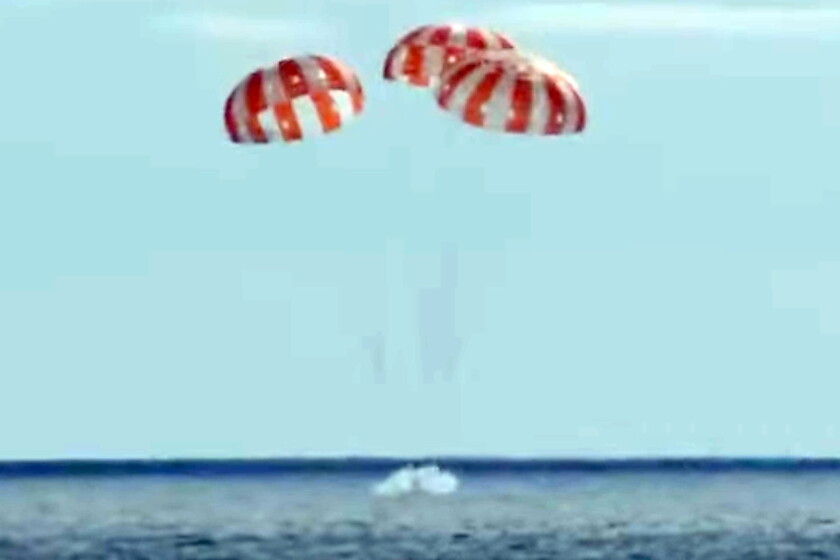 Splashdown Definition Astro Bob: Splashdown! Orion spacecraft returns to Earth after ...