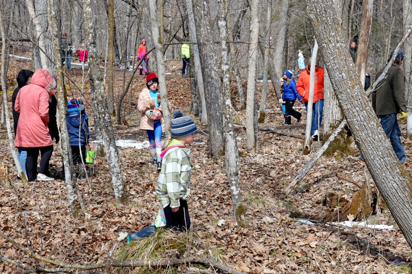 Families enjoy the Annual Lake Shore Easter Egg Hunt Saturday, April 17, 2022, at Fritz Loven Park.