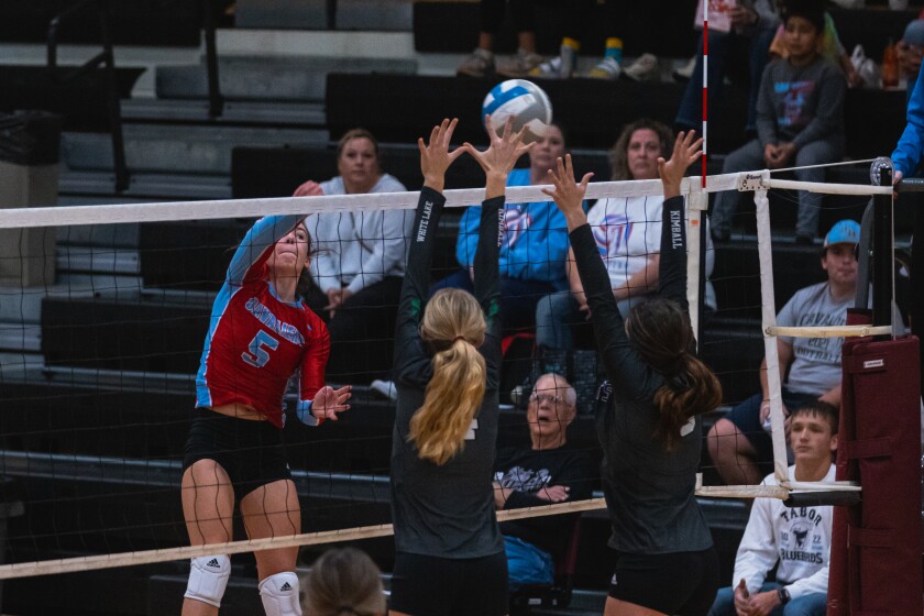 11-1-22PrepVolleyballBonHommevsKWL-10.jpg