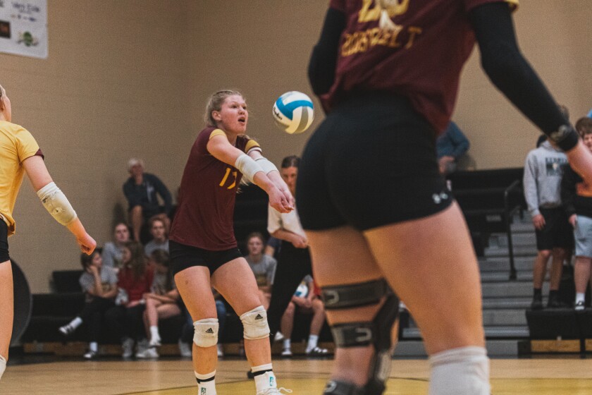 9-29-22VolleyballMitchellvsRoosevelt-6.jpg