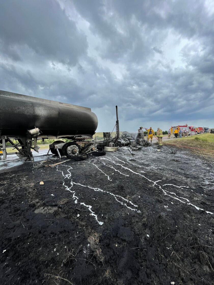 072822.N.DR.DIESELTRUCKFIRE2.jpg