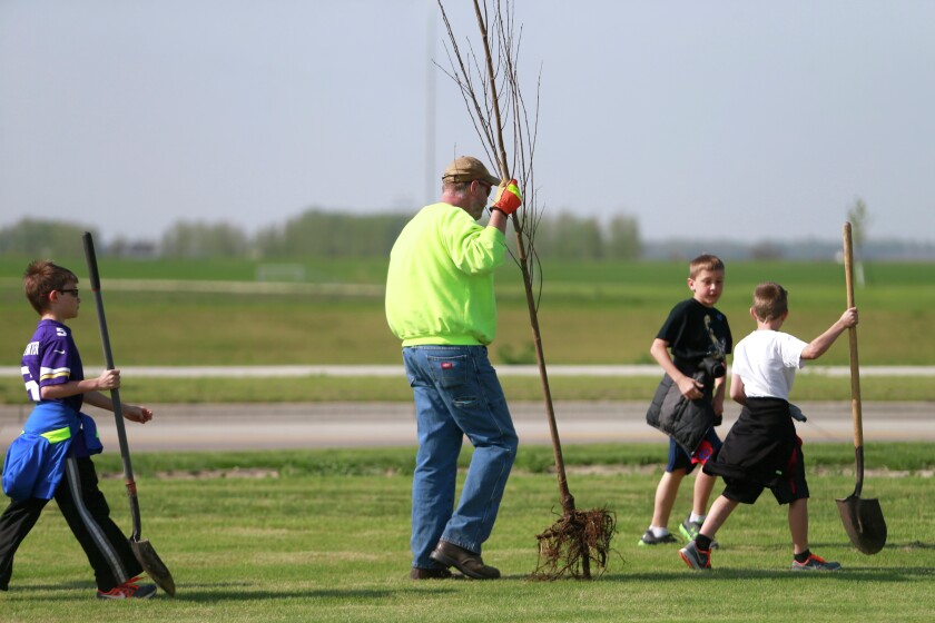 2541945+052016.n.gfh_.arborday3.jpg