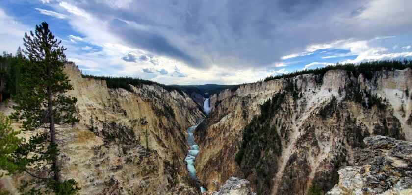 YellowstoneRiverFalls.jpg
