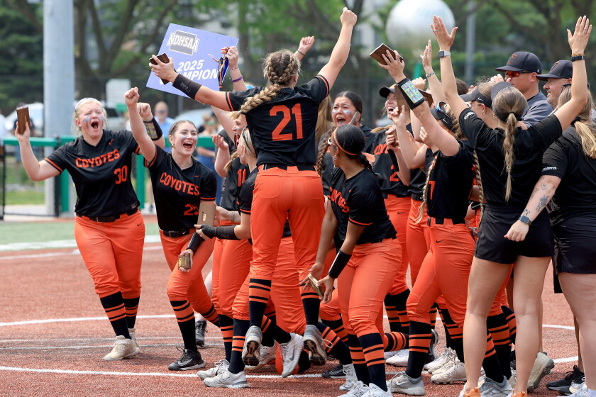 Williston wins first softball state championship - Grand Forks Herald ...