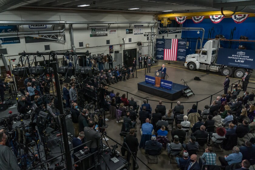 113021-BIDEN-VISIT-DAKOTA-COUNTY-02846.jpg
