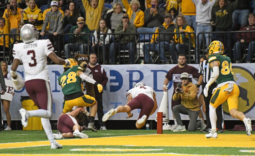 120422.S.FF.NDSUfootball