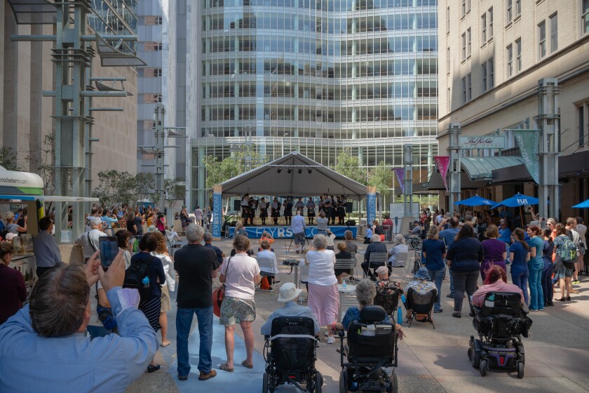 Rochester Caledonian Pipe Band Performs for Mayo Clinic Staff