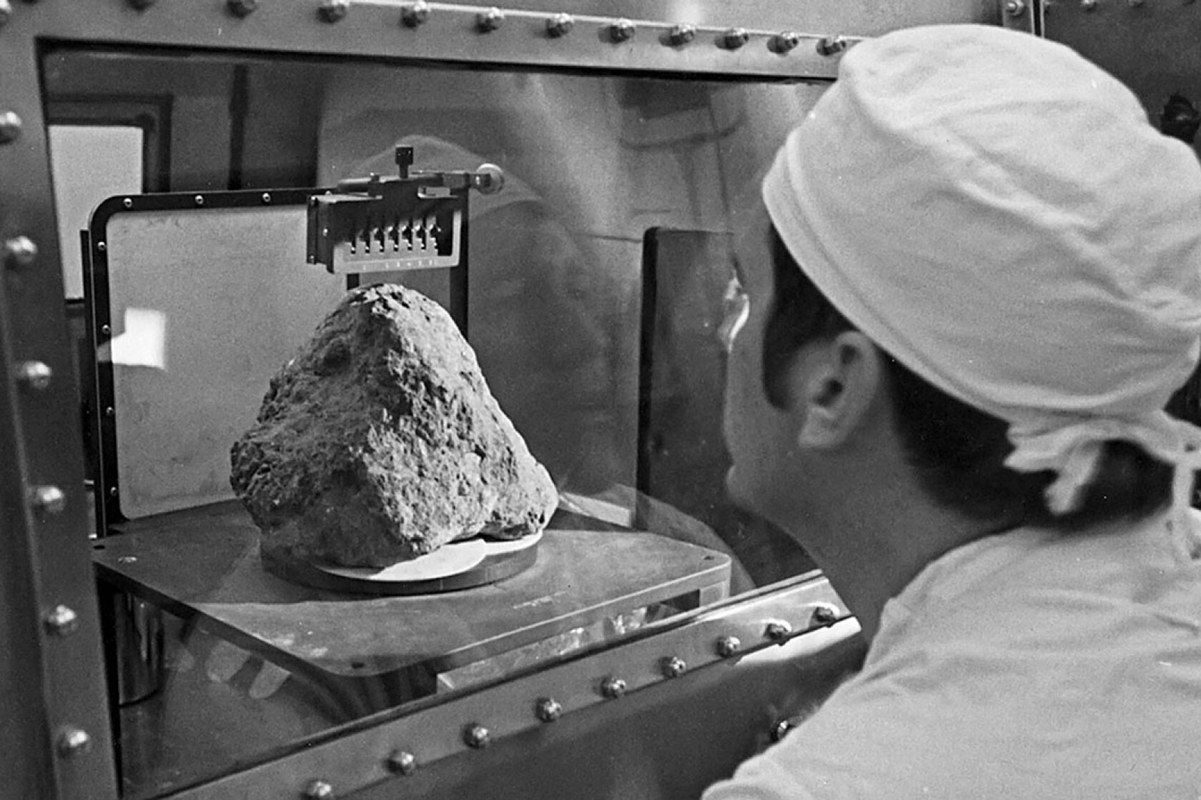 First Rocks On Earth Astro Bob: Oldest Earth rock found — of all places — on the moon ...