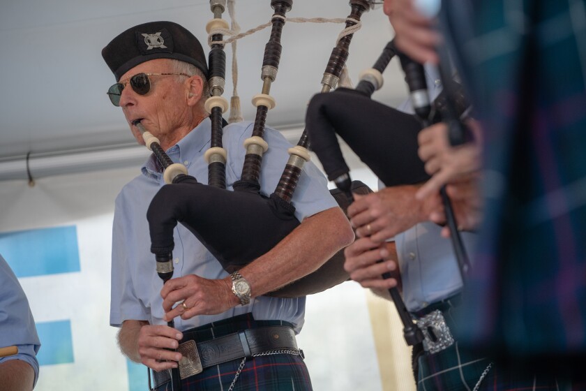 Rochester Caledonian Pipe Band Performs for Mayo Clinic Staff