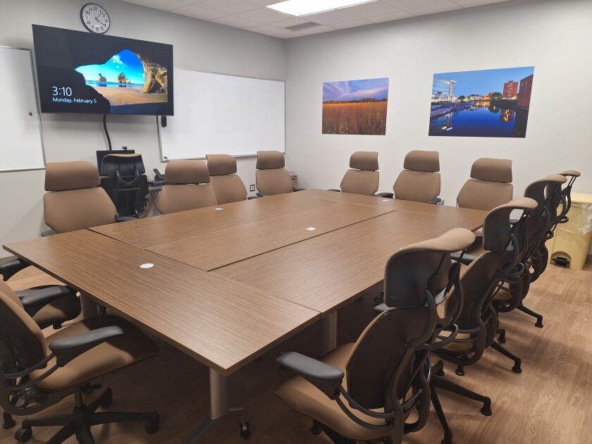 Veterinarian group consultation room.jpg