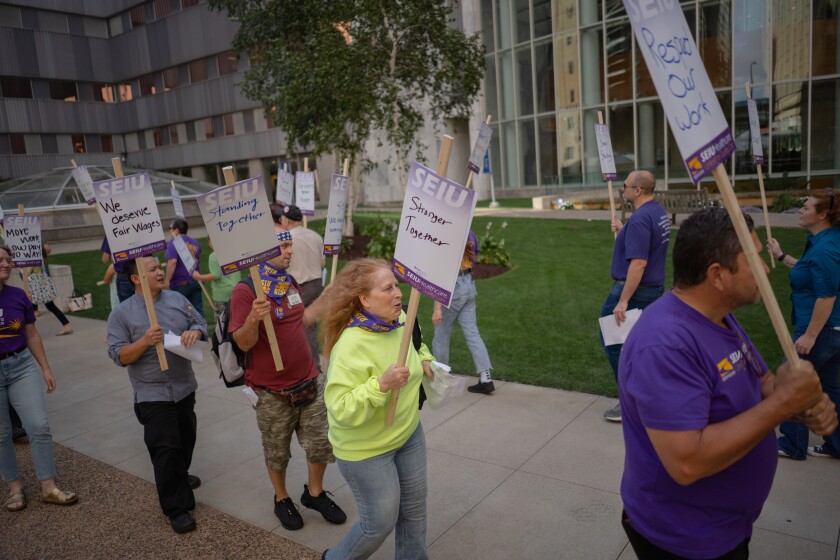 Food Service Workers Picket